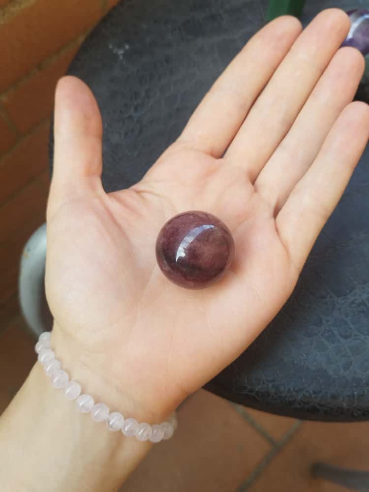 Quarzo fragola in sfera