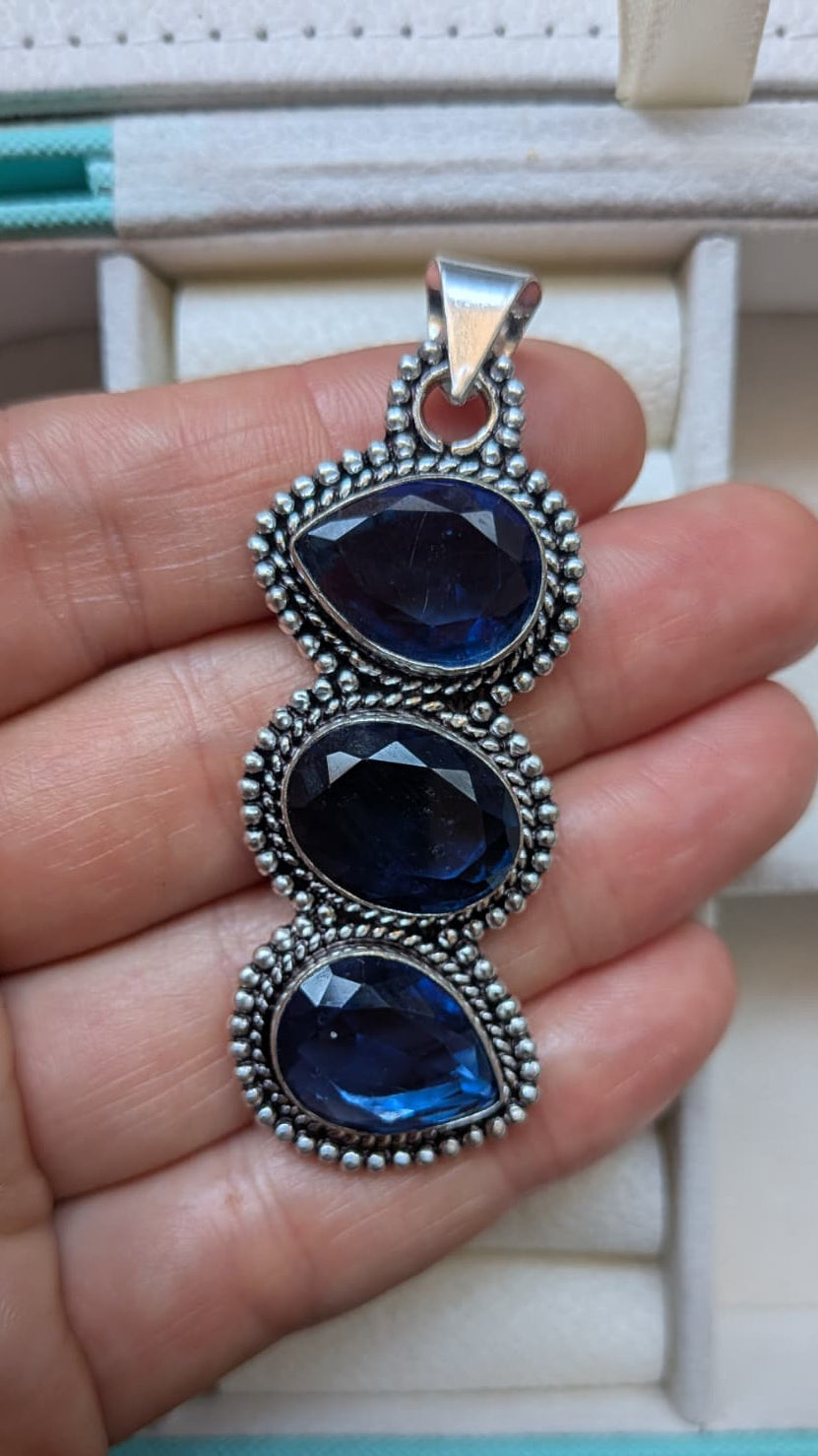 Tanzanite threesome