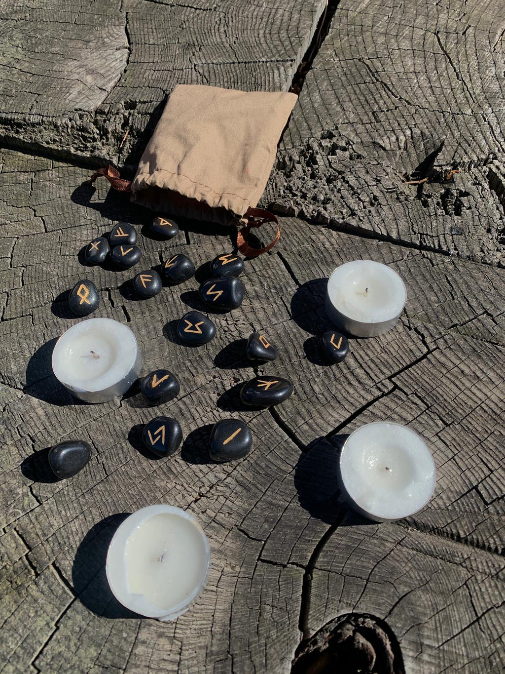 Rune in diaspro nero